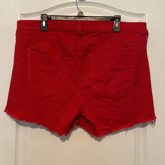 EXPRESS EUC RED SHORTS - Picture 4 of 6